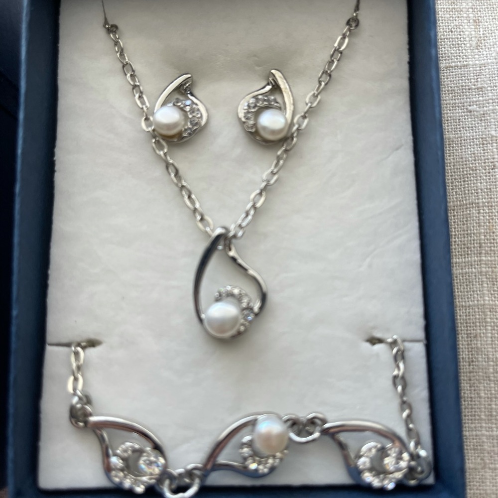 Faux Pearl and Diamond Silver Gift Set